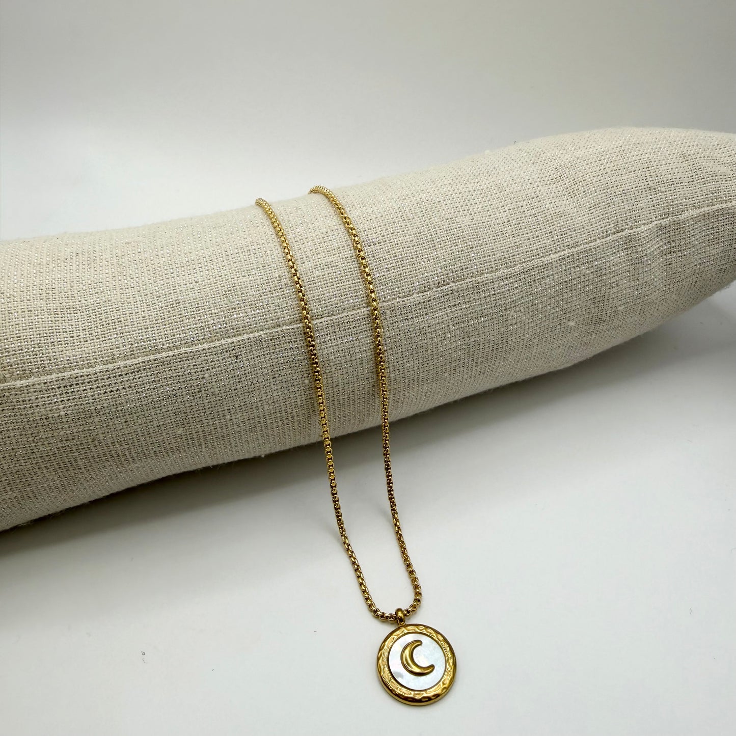 Collana circolino luna