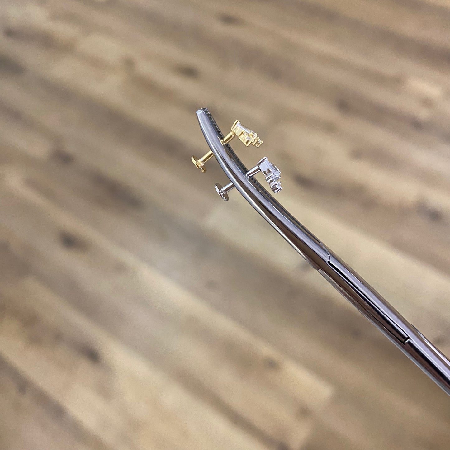Piercing mono diadema