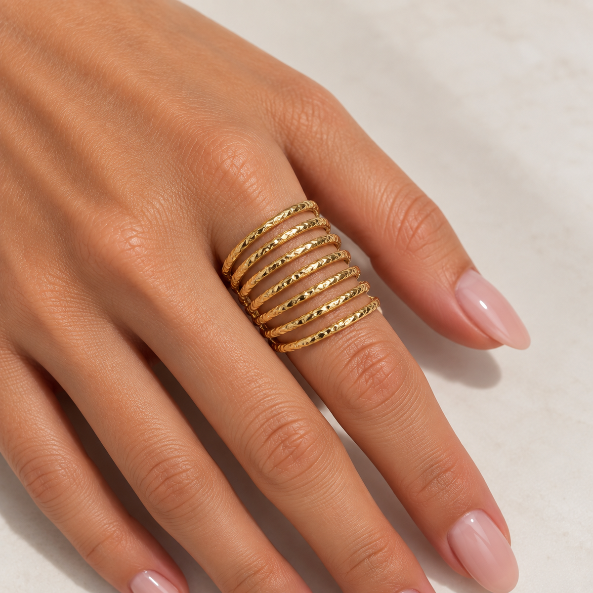 Anello fascia martellato